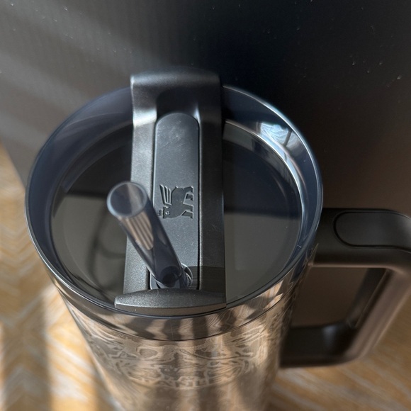 Brand New 40 oz Stanley Deadly Damask Tumbler - Picture 5 of 9